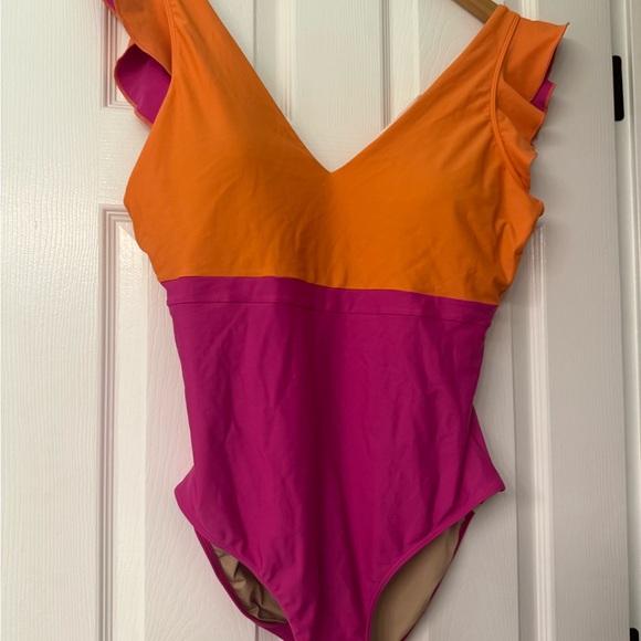 Summersalt The Ruffle Backflip - Picture 3 of 5